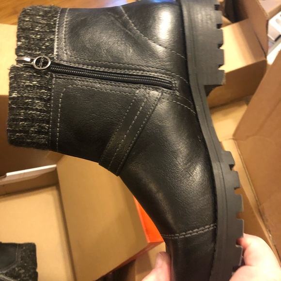 Stylish Black Ankle Boots with Knit Cuff - Picture 4 of 11